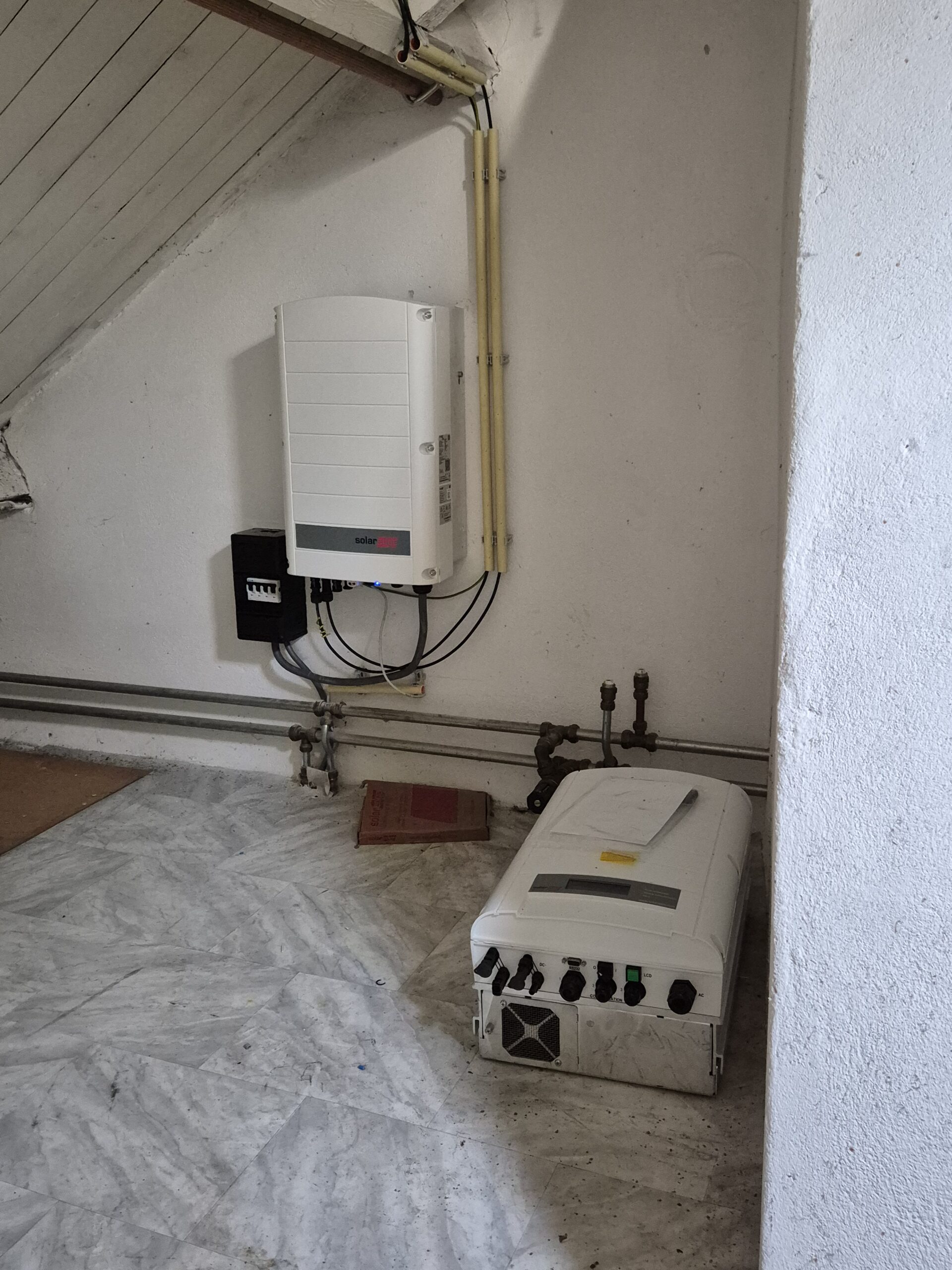 Oude en nieuwe SolarEdge omvormer gekoppeld aan Victron systeem